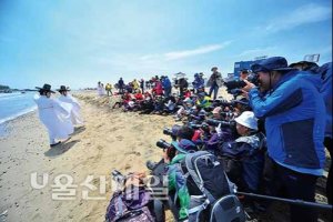 울산학춤-울산사진작가협 ‘끈끈한 인연’ 18년째 전국사진촬영대회 모델로 나서… ‘어울림 컨셉’ 인기