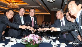 [NW포토]석유화학업계 신년인사회, ‘발전 기원하는 건배’