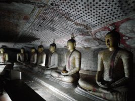 2014년 3월 19일 스리랑카 캔디의 담블라 사원